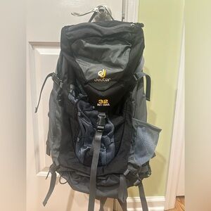 Deuter 32 Act Trail Hiking Trekking Outdoor Travel Black and Gray Backpack